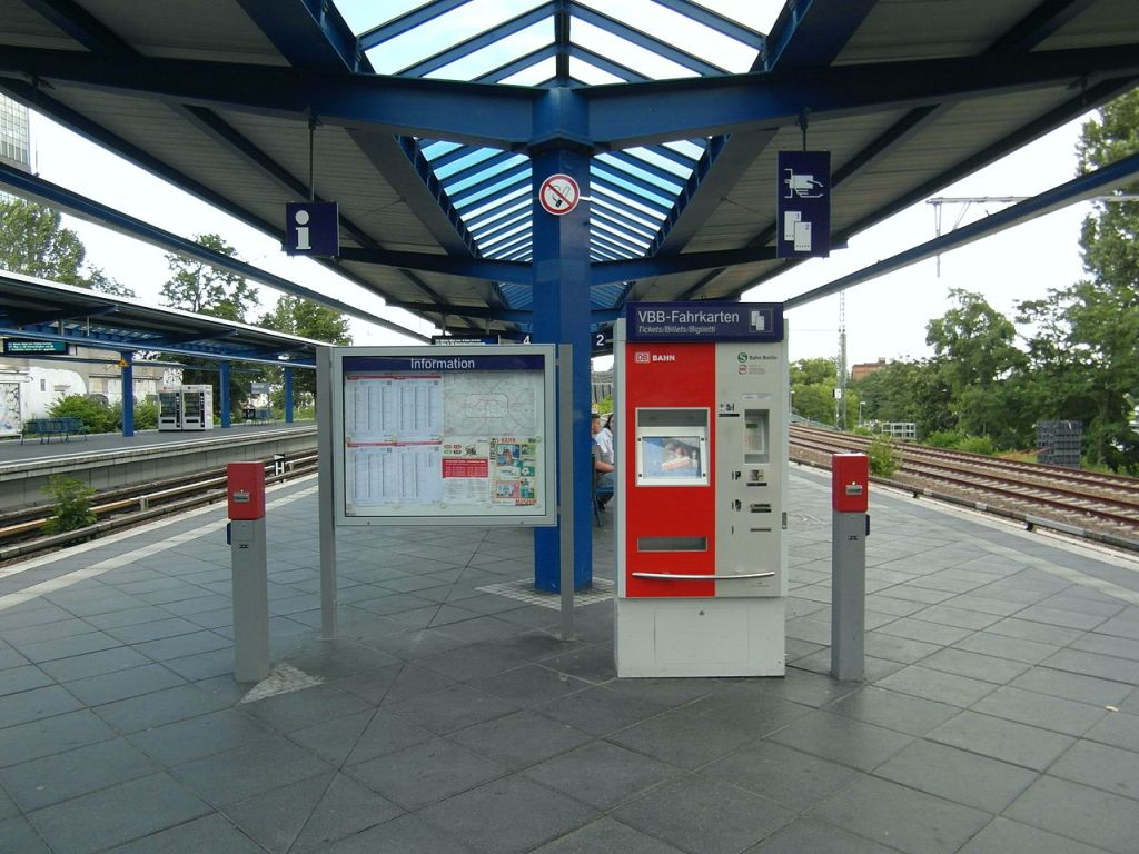 Ticket machine at S- or U-Bahn Bahnhof platform, Berlin, Germany.